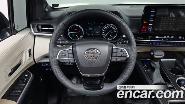 Toyota Sienna 2023 — ფოტო 16/20