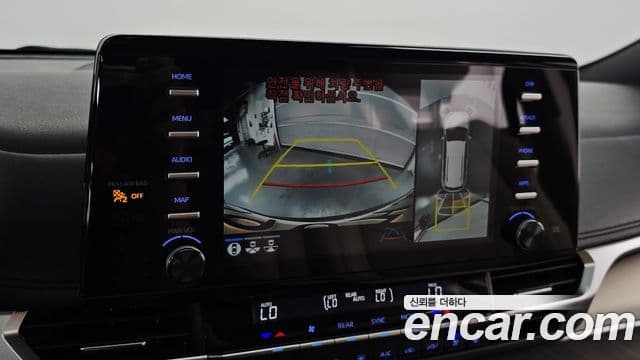 Toyota Sienna 2023 — фото 17 из 20