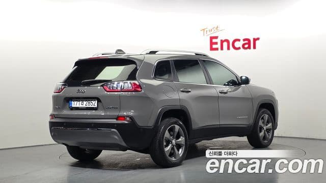 Jeep Cherokee 2021 — Фото 2/20