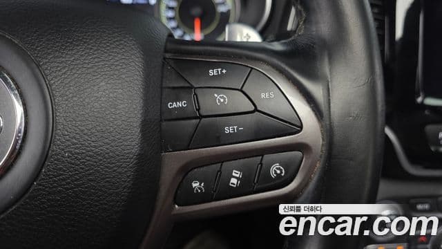 Jeep Cherokee 2021 — Фото 17/20
