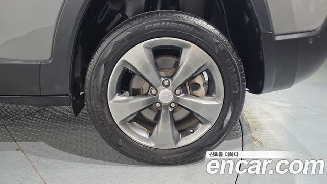 Jeep Cherokee 2021 — Şəkil 28/32