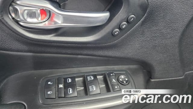 Jeep Cherokee 2021 — Şəkil 25/32