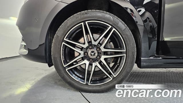 Mercedes-Benz V-Class 2023 — фото 5 из 20