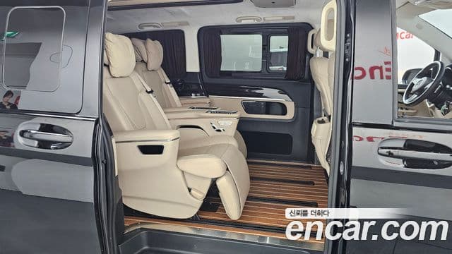 Mercedes-Benz V-Class 2023 — фото 11 из 20