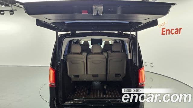 Mercedes-Benz V-Class 2023 — фото 20 из 20