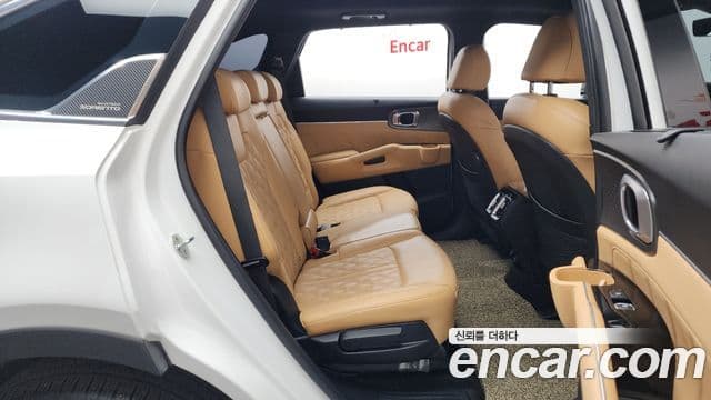 Kia Sorento 2022 — Фото 11/20
