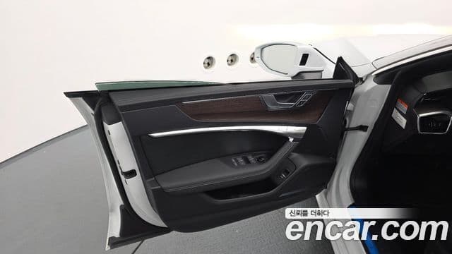 Audi A7 2022 — Photo 19/37