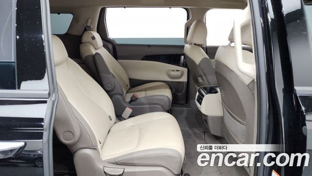 Kia Carnival 2025 — Şəkil 11/20