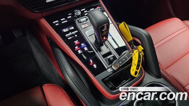 Porsche Cayenne 2022 — ფოტო 9/20