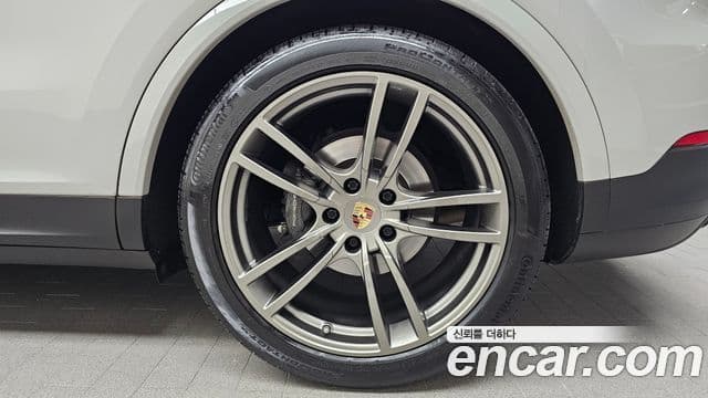 Porsche Cayenne 2022 — ფოტო 30/33