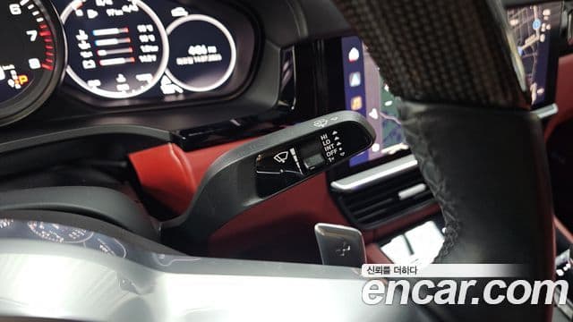 Porsche Cayenne 2022 — ფოტო 28/33
