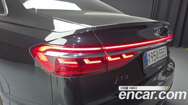 Audi A8 2021 — Photo 13/33