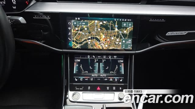 Audi A8 2021 — Photo 25/33