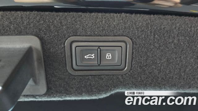 Audi A8 2021 — Photo 4/33