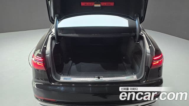 Audi A8 2021 — Photo 15/33