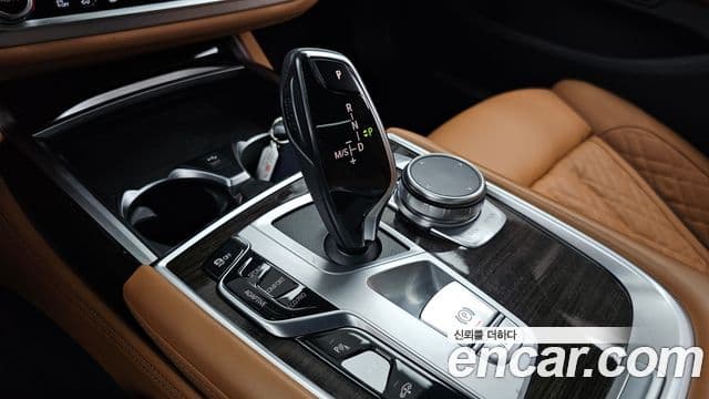 BMW 7 Series 2022 — ფოტო 9/20