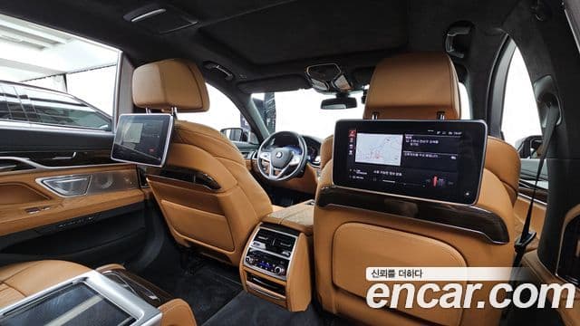 BMW 7 Series 2022 — ფოტო 19/20