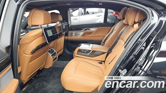 BMW 7 Series 2022 — Photo 9/38