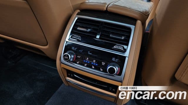 BMW 7 Series 2022 — Photo 28/38