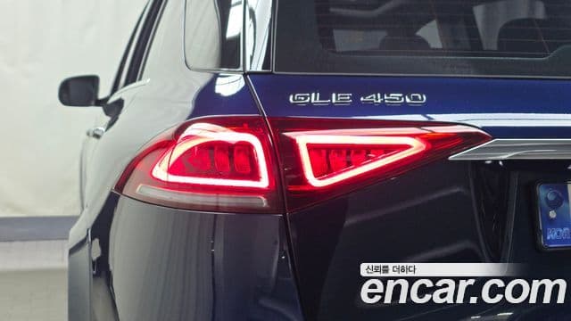 Mercedes-Benz GLE-Class 2021 — ფოტო 21/32