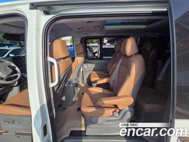 Hyundai Staria 2025 — ფოტო 5/13
