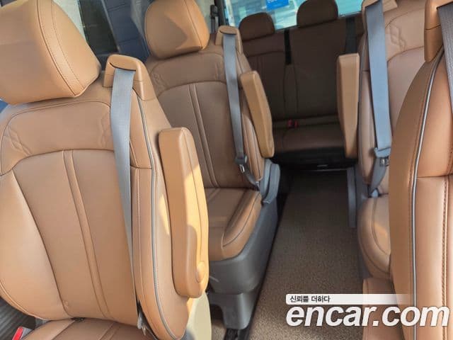 Hyundai Staria 2025 — фото 9 из 13