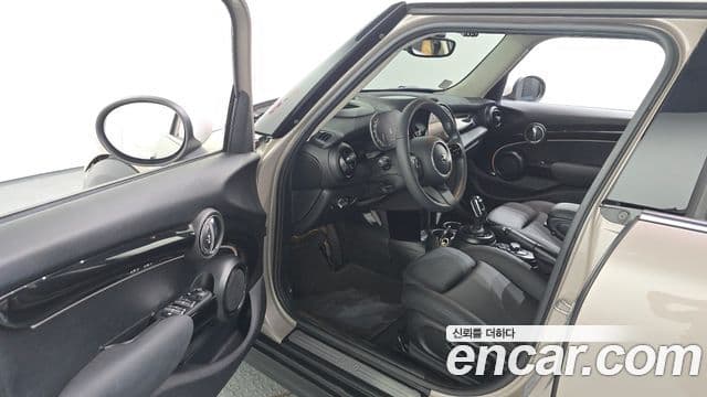 Mini Cooper 2024 — ფოტო 10/20