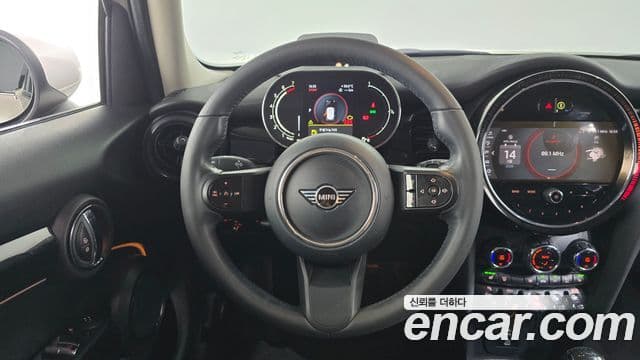 Mini Cooper 2024 — ფოტო 15/20