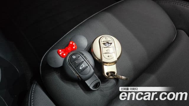Mini Cooper 2024 — фото 17 из 20