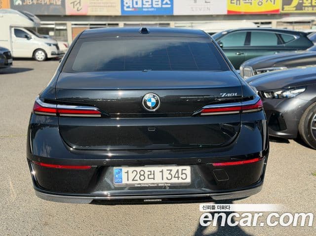 BMW 7 Series 2023 — Photo 9/20