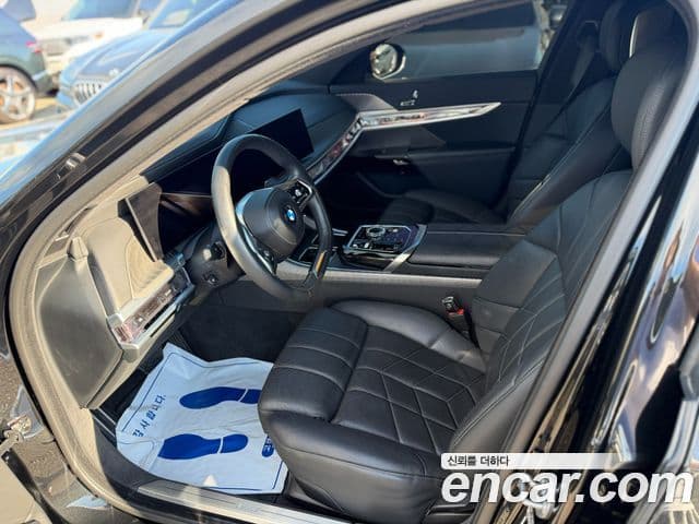 BMW 7 Series 2023 — Photo 6/20