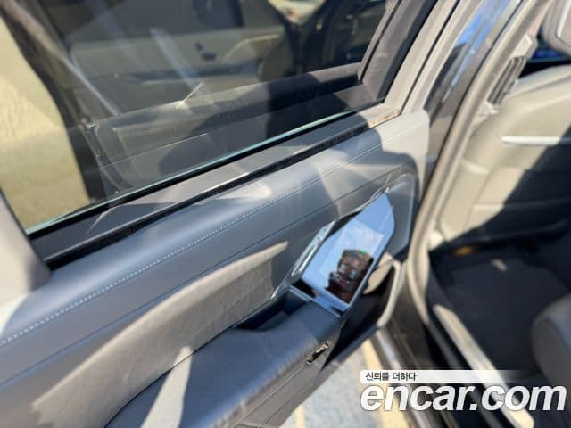 BMW 7 Series 2023 — Photo 2/20