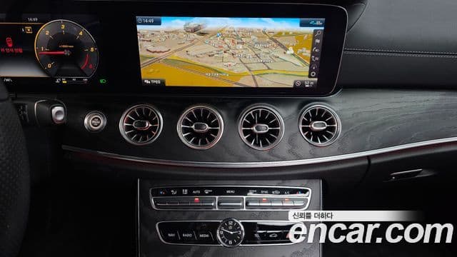 Mercedes-Benz E-Class 2020 — ფოტო 14/20