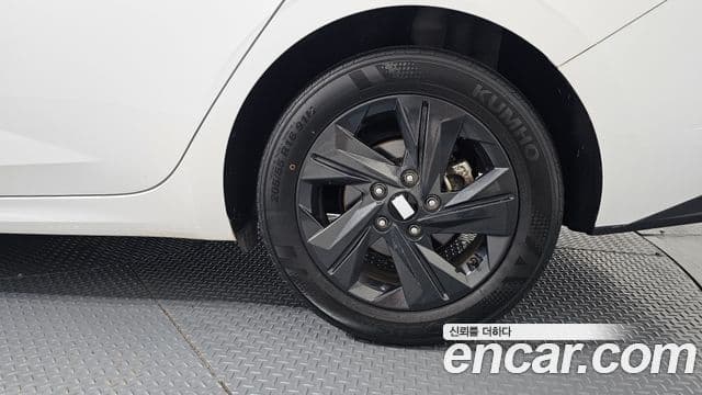 Hyundai The New Avante Hybrid 2022 — Photo 31/32