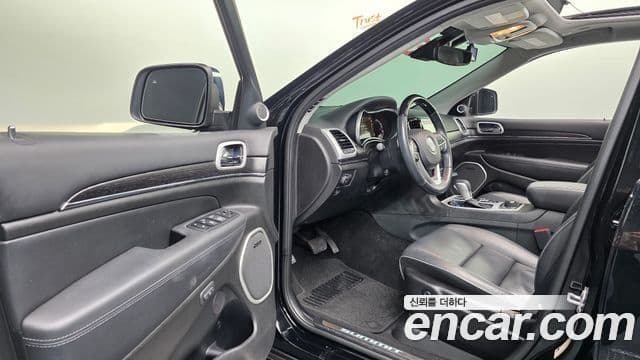 Jeep Grand Cherokee 2019 — Şəkil 8/20