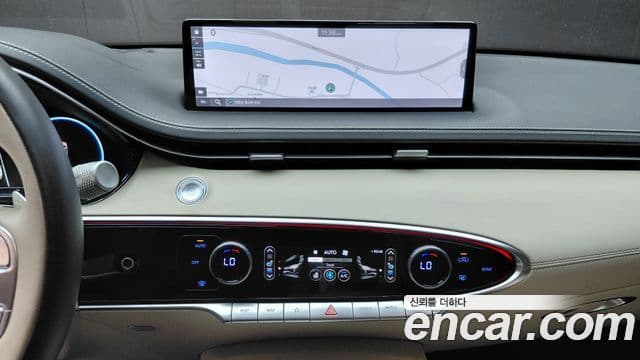 Genesis GV70 2023 — ფოტო 13/20