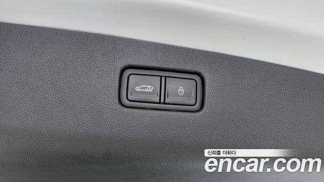 Genesis GV70 2023 — ფოტო 16/20