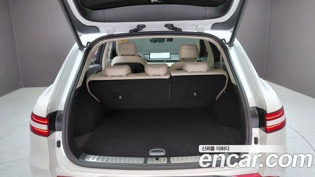 Genesis GV70 2023 — ფოტო 17/20