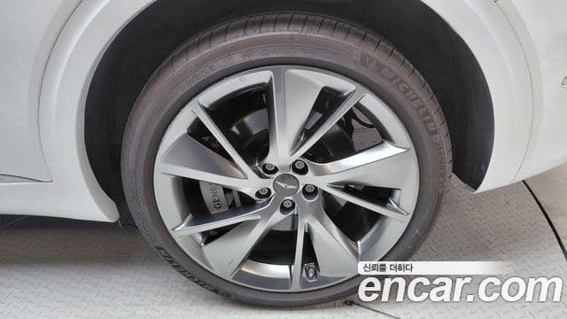Genesis GV70 2023 — Photo 14/31