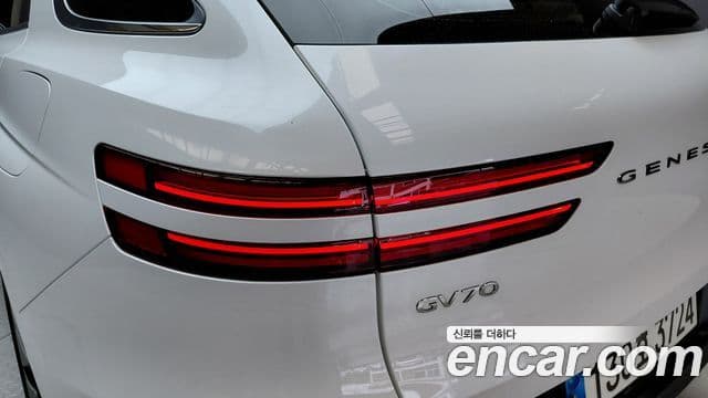 Genesis GV70 2023 — Photo 24/31