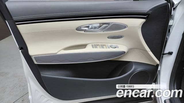 Genesis GV70 2023 — Photo 18/31