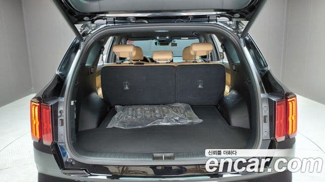 Kia Sorento 2023 — Şəkil 19/20