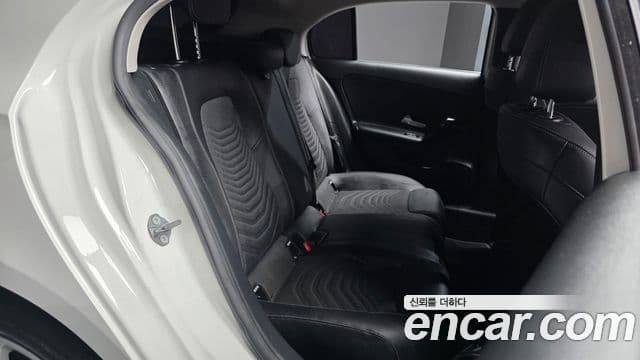 Mercedes-Benz A-Class 2019 — Şəkil 11/30