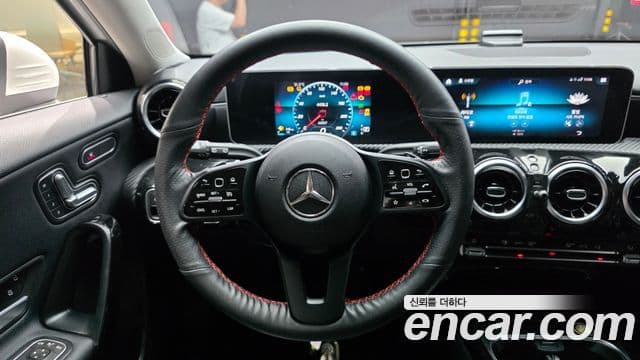 Mercedes-Benz A-Class 2019 — Şəkil 17/30