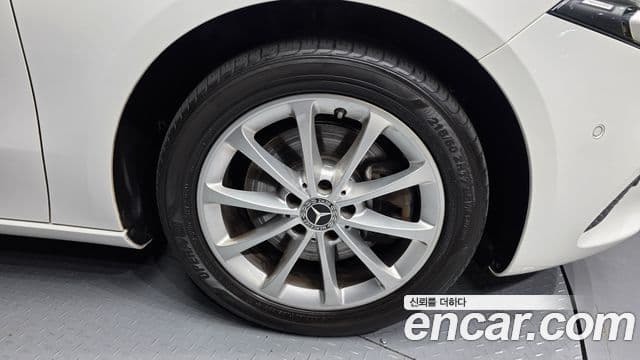 Mercedes-Benz A-Class 2019 — Şəkil 20/30