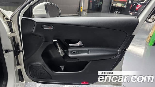 Mercedes-Benz A-Class 2019 — Şəkil 14/30