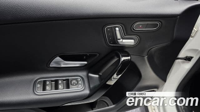 Mercedes-Benz A-Class 2019 — Şəkil 12/30