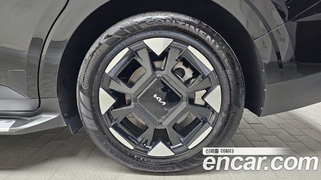 Kia Carnival 2024 — ფოტო 25/33