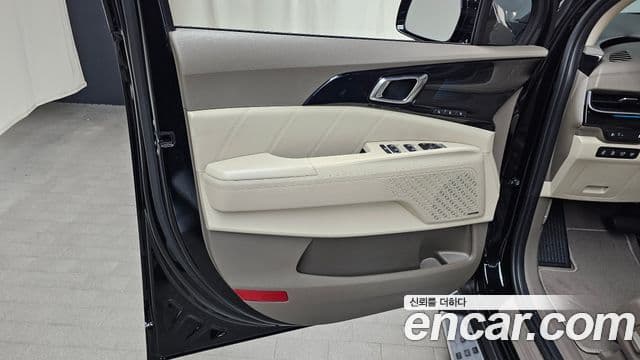 Kia Carnival 2024 — ფოტო 20/33