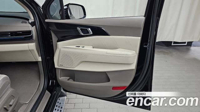 Kia Carnival 2024 — ფოტო 28/33